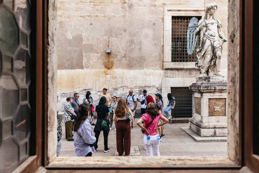 Rome: Castel Sant'Angelo Skip-the-Line Guided Tour - Seeing Hadrian’s tomb beneath the fortress