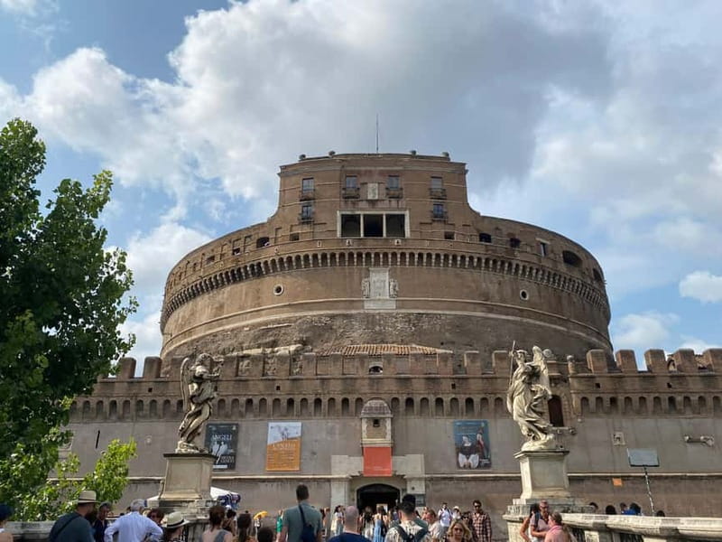 Rome: Castle Sant'Angelo Ticket w/ audioguide option - The rooftop view over Rome