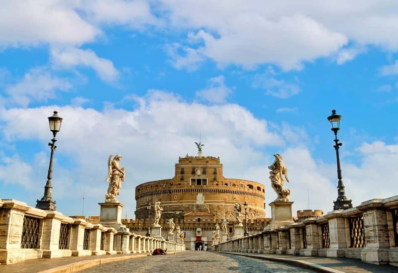 Rome: Castle Sant'Angelo Ticket w/ audioguide option - Meeting the host by the Angel Statue