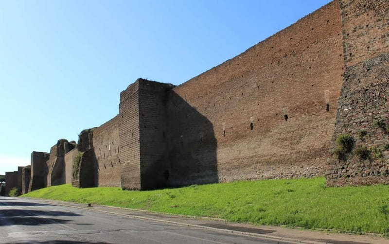 Rome: Catacombs and Basilicas with Holy Stairs Tour - Inside the Christian catacombs