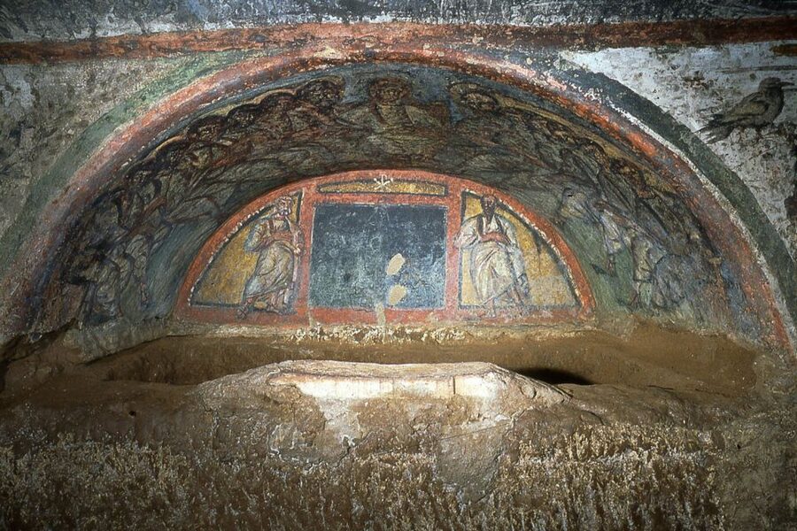 Rome: Catacombs of Domitilla Entry Ticket & Guided Tour - What you see in the first underground chambers
