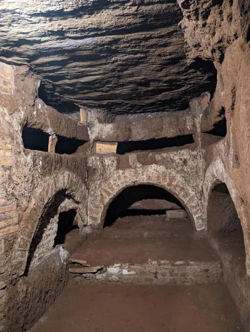 Rome: Catacombs Skip-the-Line Tour with Tickets - The First Few Minutes Set the Scene
