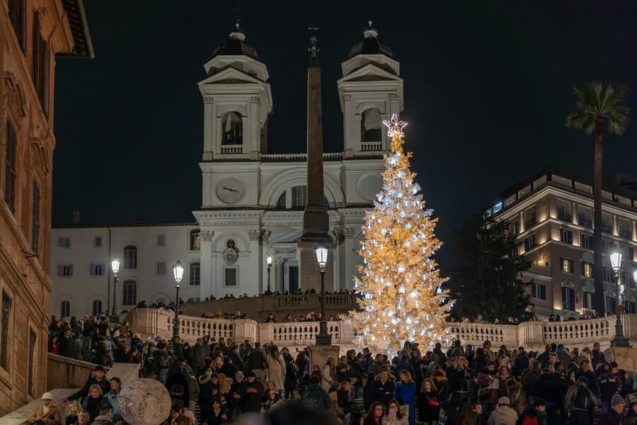 Rome: Christmas Lights Walking Tour - Why the Small Group Matters on a Busy December Evening