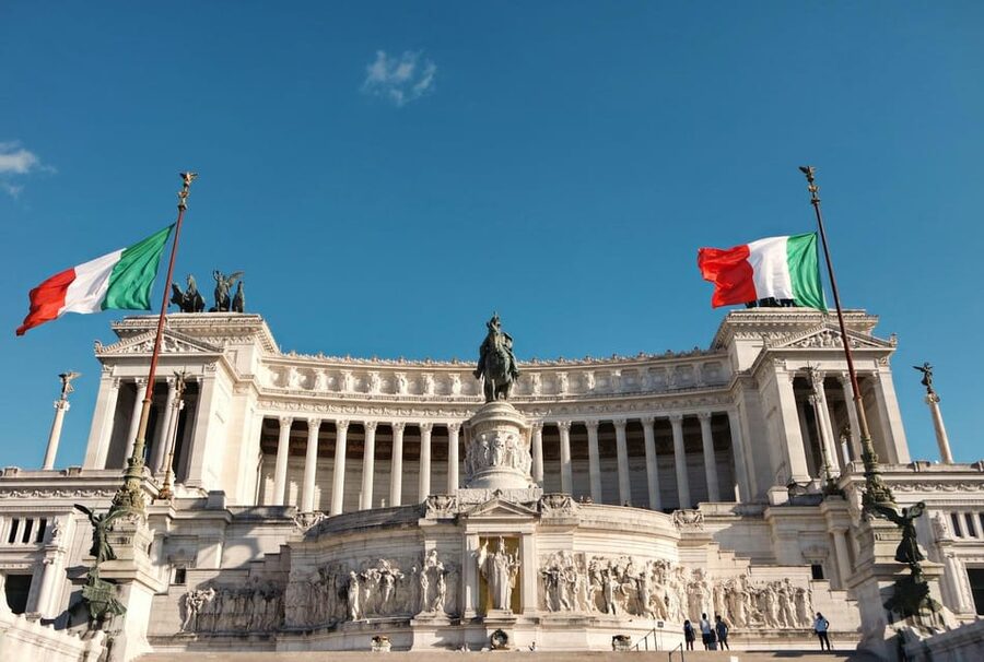 Rome: City Highlights Golf Car Tour - Drivers, commentary, and the Carlos difference