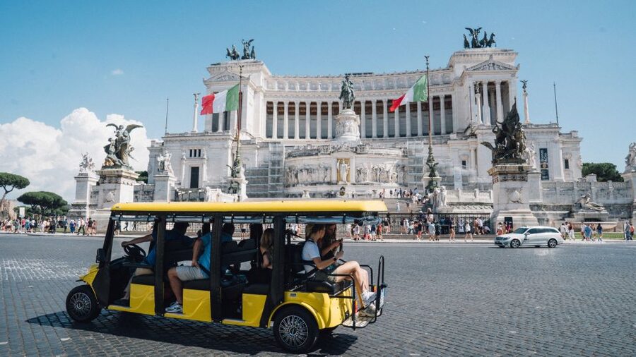 Rome: City Highlights Golf Cart Tour with Local Guide - Why a golf cart works well in central Rome