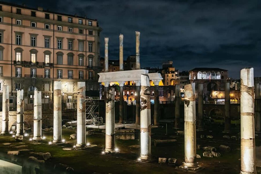 Rome: City Highlights Moonlight Walking Tour - Trevi Fountain under the city lights