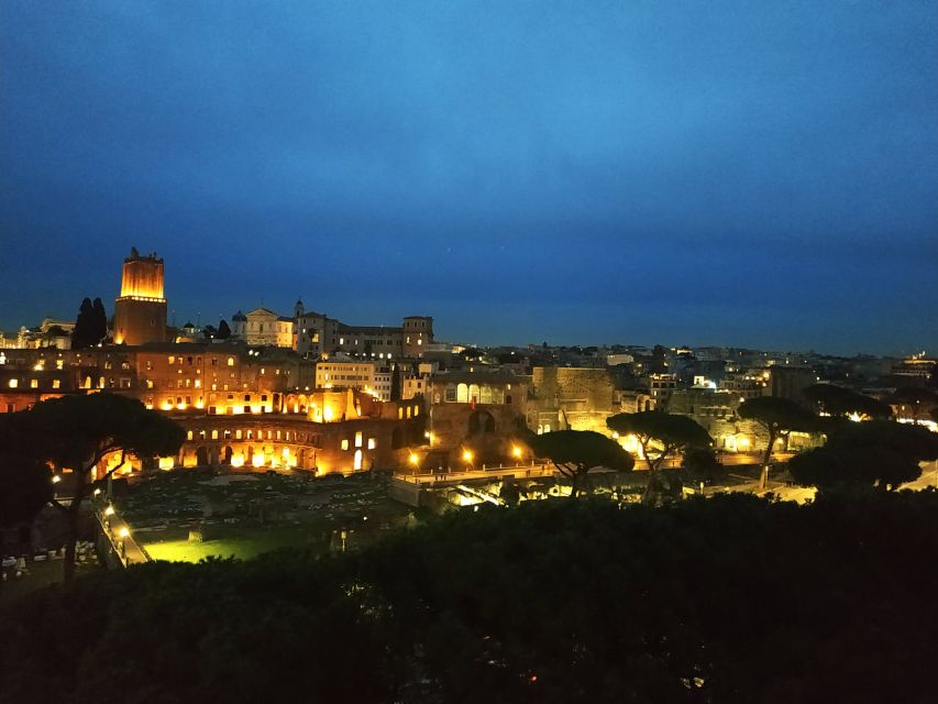 Rome: City Highlights Small Group Walking Tour by Night - Walking through Rome to the Trevi Fountain