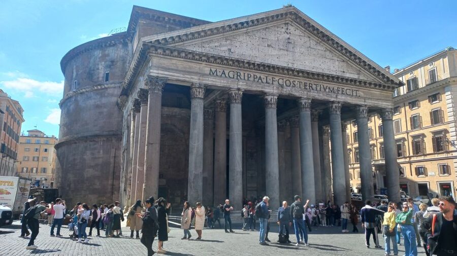 Rome: City Highlights Tour by Electric Golf Cart - The guides and the tone of the tour