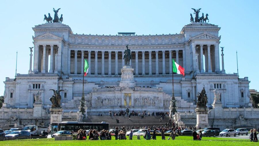 Rome: City Highlights Walking Tour with Local Guide - The Pantheon, ancient engineering in a living church