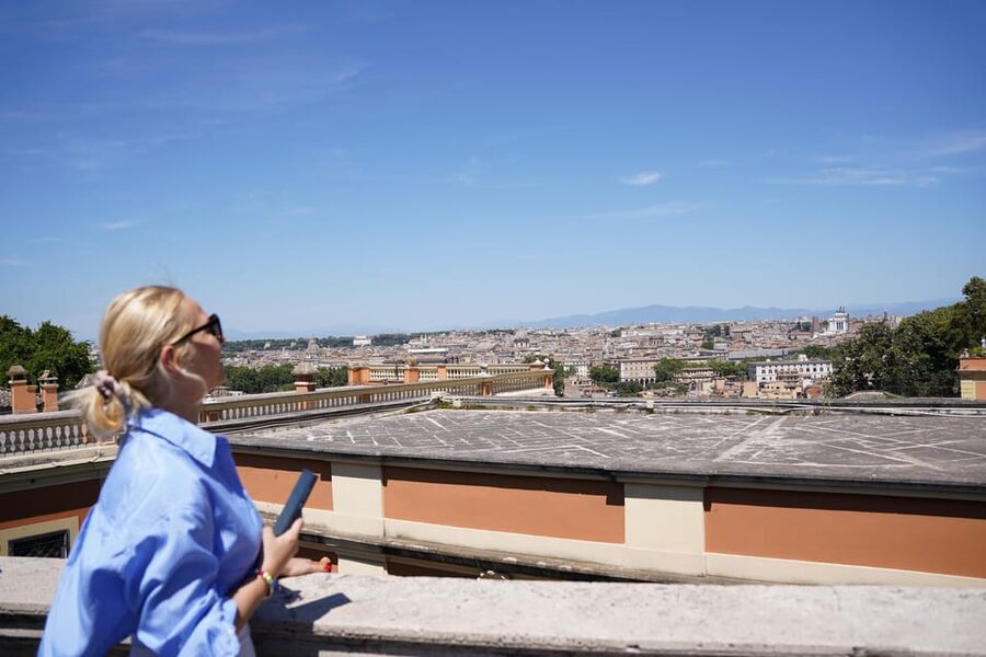 Rome: City Tour by Vespa with Pictures and Sweets Tastings - Why a passenger-only Vespa tour works in Rome