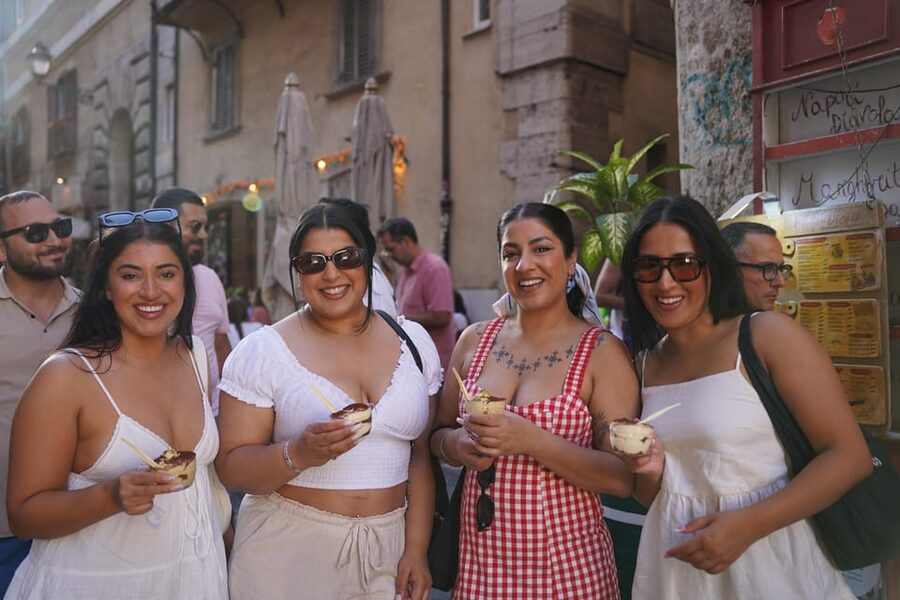 Rome: City Tour by Vespa with Pictures and Sweets Tastings - Piazza Navona and the tiramisu stop