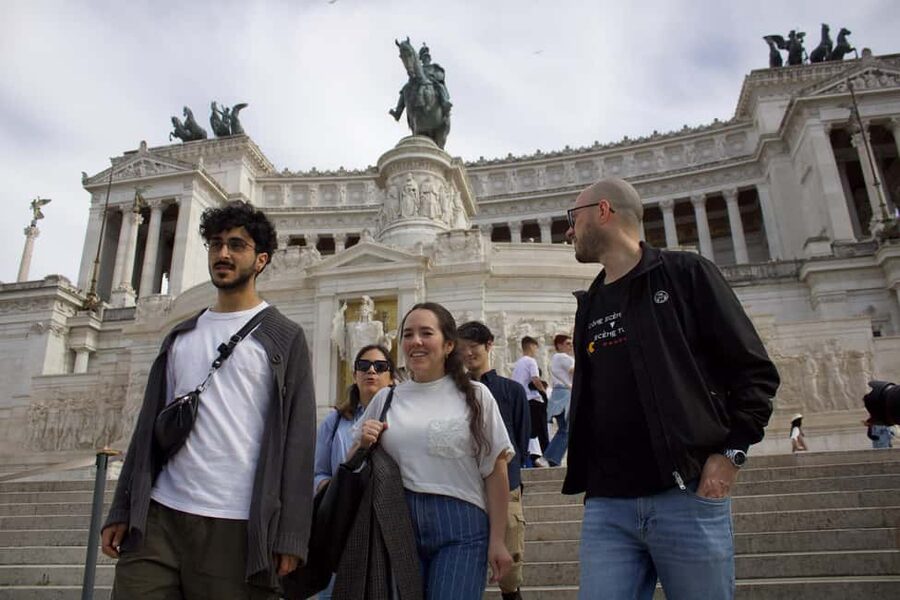 Rome: City Walking Tour in English or Spanish - Trevi Fountain: the route’s main photo stop