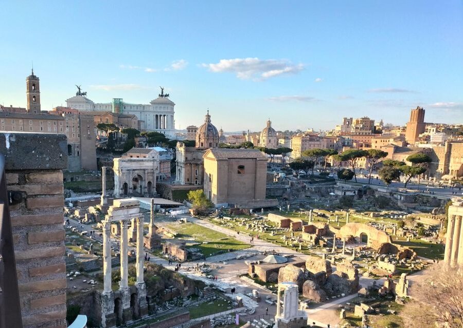 Rome: Colosseum and Ancient Rome Guided Walking Tour - The guide can make or break the morning