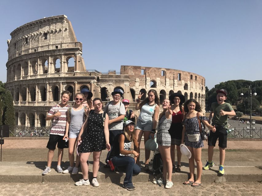 Rome: Colosseum and Roman Forum Small Group Tour in German - Meeting your guide at Ludus Magnus