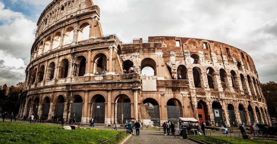 Rome: Colosseum Arena Floor, Roman Forum & Palatine Tour - What the guides add to the experience
