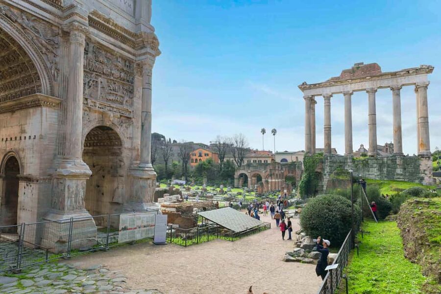 Rome: Colosseum Arena, Forum & Palatine Hill Guided Tour - The Roman Forum in thirty minutes