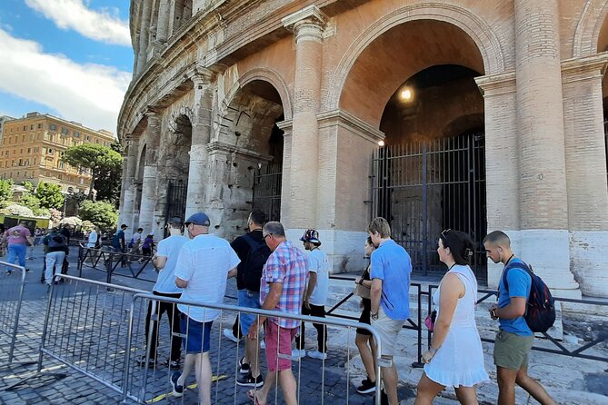 Rome: Colosseum Express Tour with Forum & Palatine Access - Staying in the Colosseum After the Guide