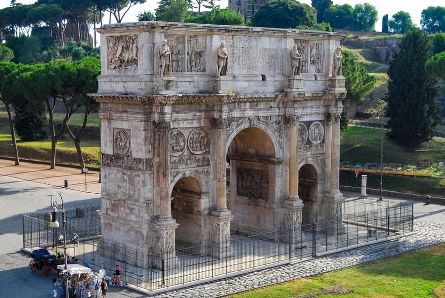 Rome: Colosseum & Forum Experience with Free Audio Guide App - What this Ancient Rome experience actually offers