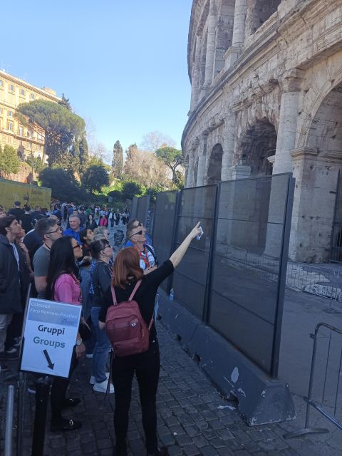 Rome: Colosseum, Palatine Hill, & Roman Forum Walking Tour - Climbing Palatine Hill for the city view