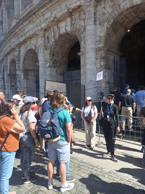Rome: Colosseum, Palatine Hill, & Roman Forum Walking Tour - The guide makes the biggest difference