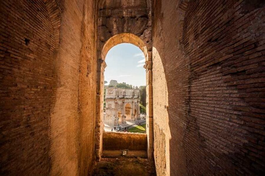 Rome: Colosseum, Palatine & Roman Forum Tour w/Entry Ticket - What the Colosseum tour actually gives you