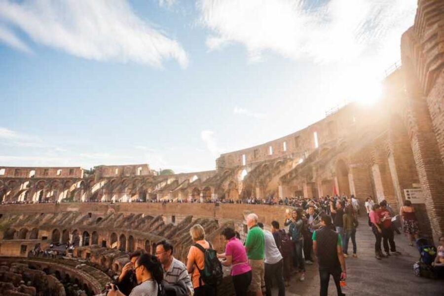 Rome: Colosseum, Palatine & Roman Forum Tour w/Entry Ticket - Heat, water, and the pace of the walk