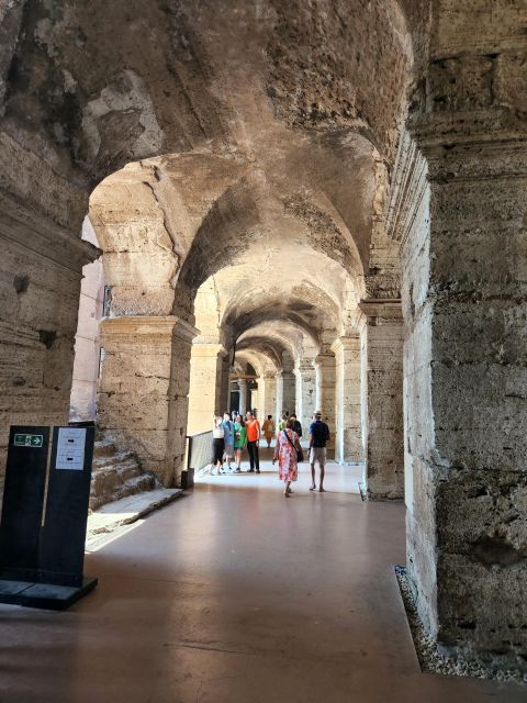 Rome: Colosseum, Roman Forum, and Palatine Hill Ancient Tour - Meeting the guide and getting through security