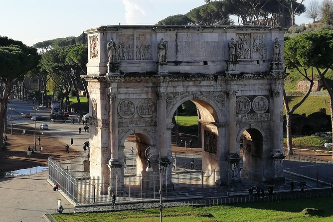 Rome: Colosseum, Roman Forum and Palatine Hill Private Tour - Climbing Palatine Hill for the best view