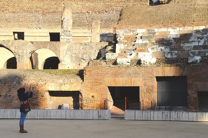 Rome: Colosseum, Roman Forum and Palatine Hill Private Tour - Timing, pickup, and the crowded-site problem