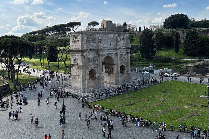 Rome: Colosseum, Roman Forum & Palatine Hill Visit + Audio Guide - Using the Colosseum audio guide app