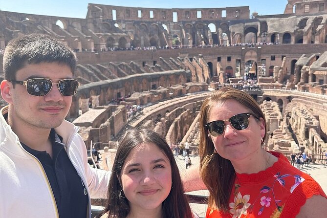 Rome: Colosseum, Roman Forum & Palatine Hill Visit + Audio Guide - Meeting your host near the Colosseum