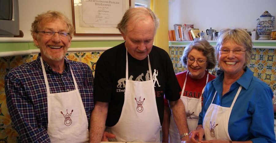 Rome Cooking Class & Gourmet Lunch - Shopping through Roman markets and small stores