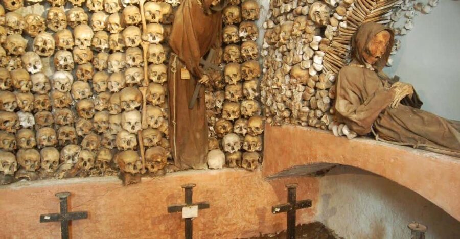 Rome: Crypts, Catacombs and Skeletons Underground Tour - Meeting the group at the Tritone Fountain