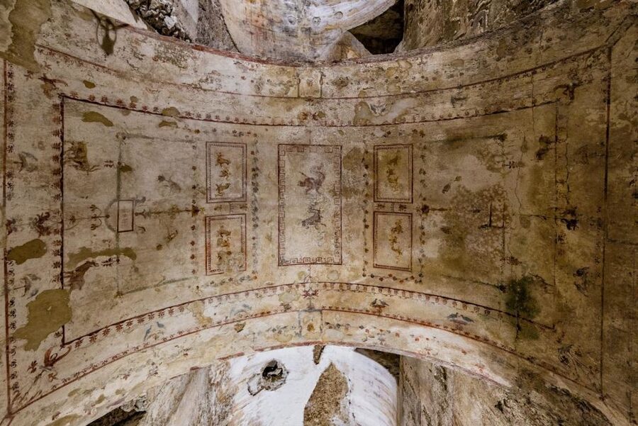 Rome: Domus Aurea Guided Group Tour - Descending into the buried palace