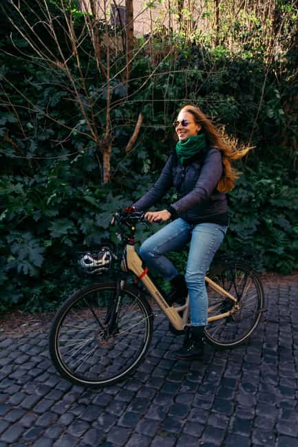 Rome: E-bike Tour From The Circus Maximus To The Catacombs - A café break before the ancient tombs