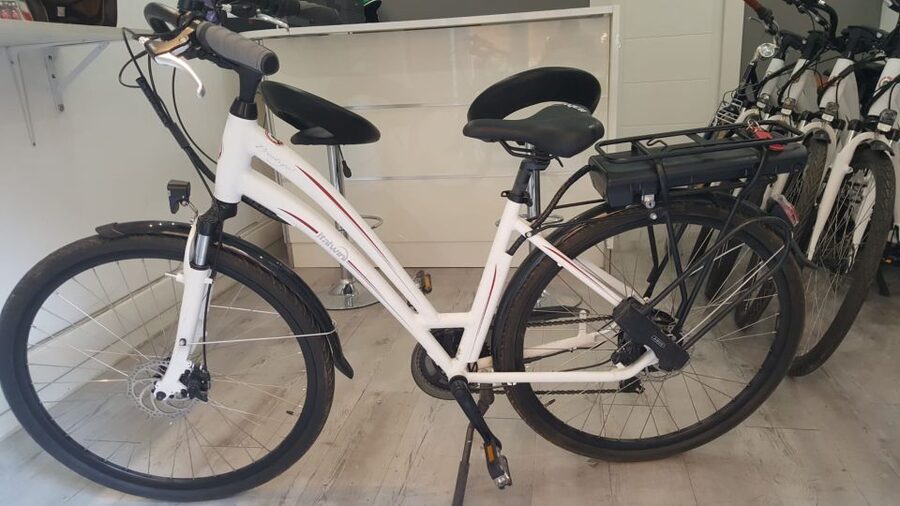 Rome: Electric Bike Rental Service - Picking up the Italwin city bike