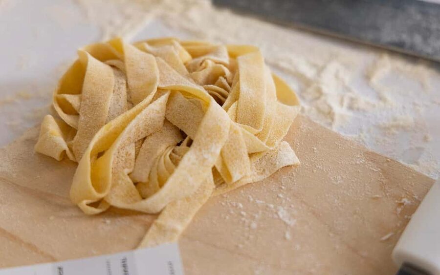 Rome: Enjoy Spritz and Pasta Making in Piazza Navona - How the teaching style affects the experience