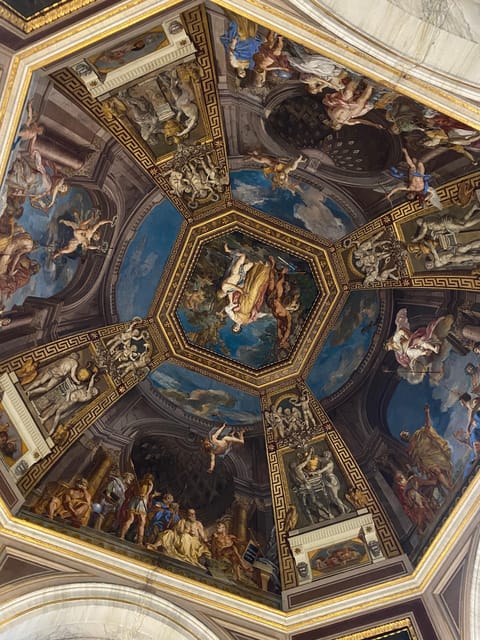 Rome: Escorted Entrance to the Vatican Museum - Finding the meeting point and entering the Vatican