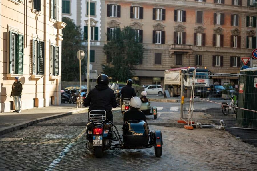 Rome: Evening Vespa Sidecar City Tour - The guides and drivers shape the experience