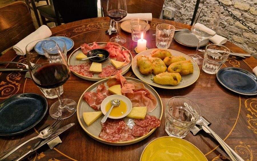 Rome: Exclusive Candlelight dinner in Agrippa's Roman Bath - Why the three-hour format works