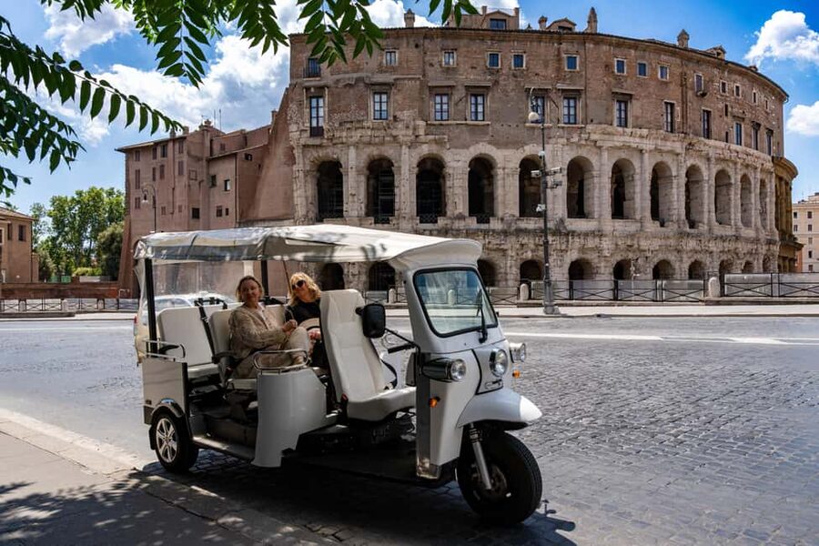 Rome: Exclusive Private Tour by Tuk Tuk - The Mouth of Truth and Piazza Venezia