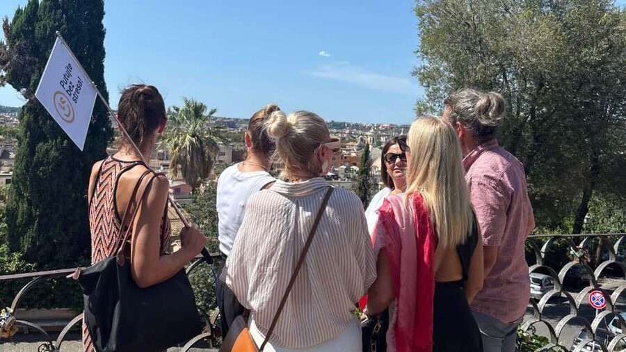 Rome: Express Golf Cart Tour - Tossing a coin at the Trevi Fountain