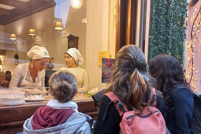 Rome: Food tasting tour in Trastevere - Crossing Ponte Sisto into Trastevere