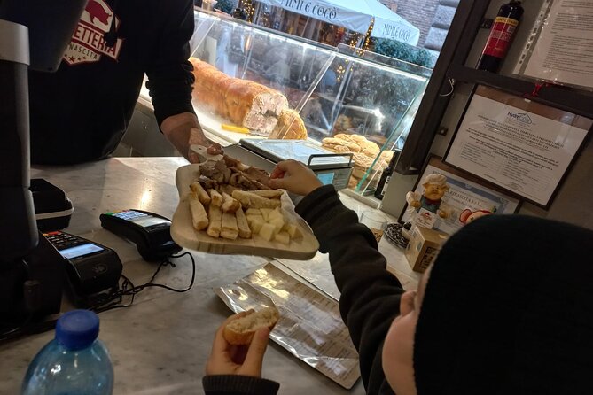Rome: Food tasting tour in Trastevere - Via della Pace and Piazza di Pasquino