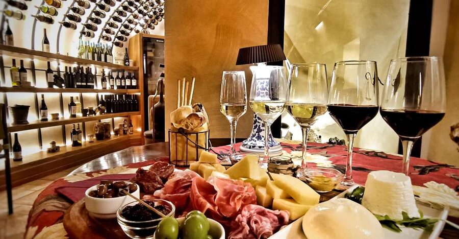 Rome Food Tasting with Wine Pairing | Authentic Flavors - Getting to Via dellArco di San Calisto