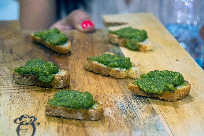 Rome Food Tour: Unlimited Tastings with Fine Wine & Barolo - What the guide adds to the experience