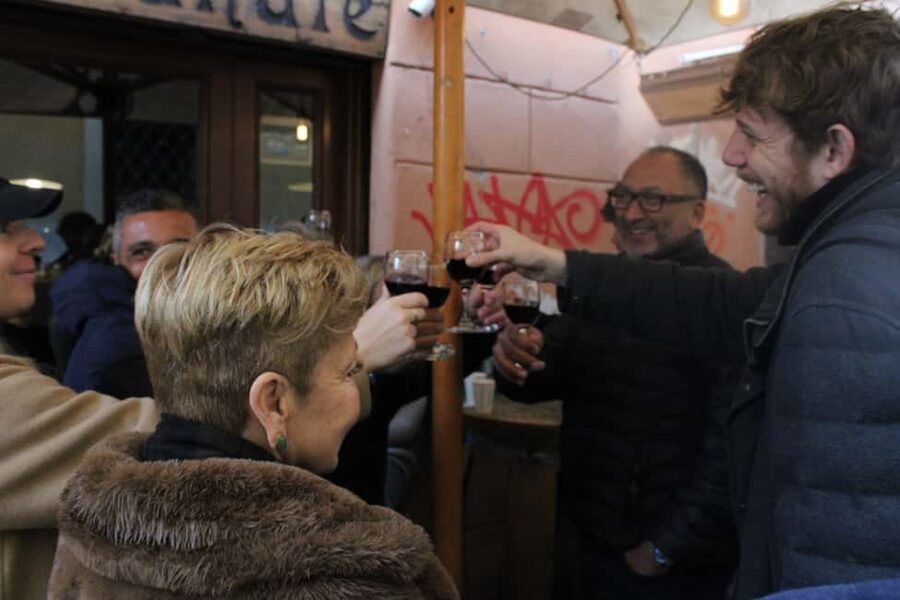 Rome: Food & Wine Tour with a local guide in Trastevere - Why Trastevere is a good setting for a food walk