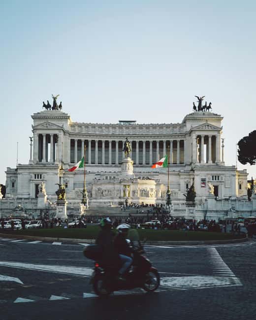 Rome: Fountains and Squares small-group guided Walking Tour - Trevi Fountain and the coin tradition