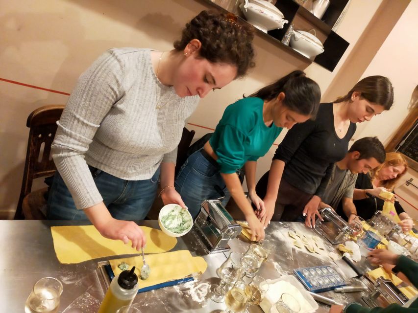Rome: Fresh Pasta and Tiramisu Making Class with Fine Wine - Comfort, group size, and the pace of the class