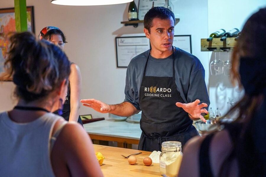 Rome: Fresh Pasta-Making Class with Italian Chef and Wine - The teaching style and language question